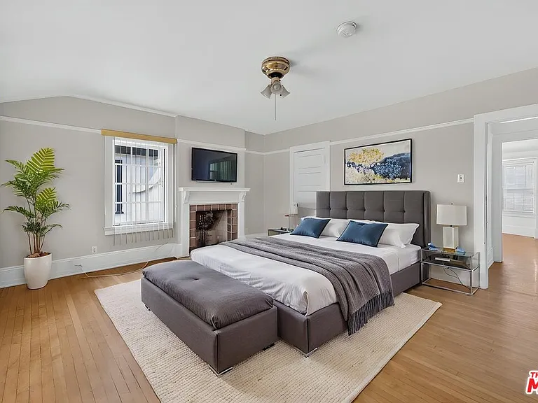 2215 W 21st St — Photo 33