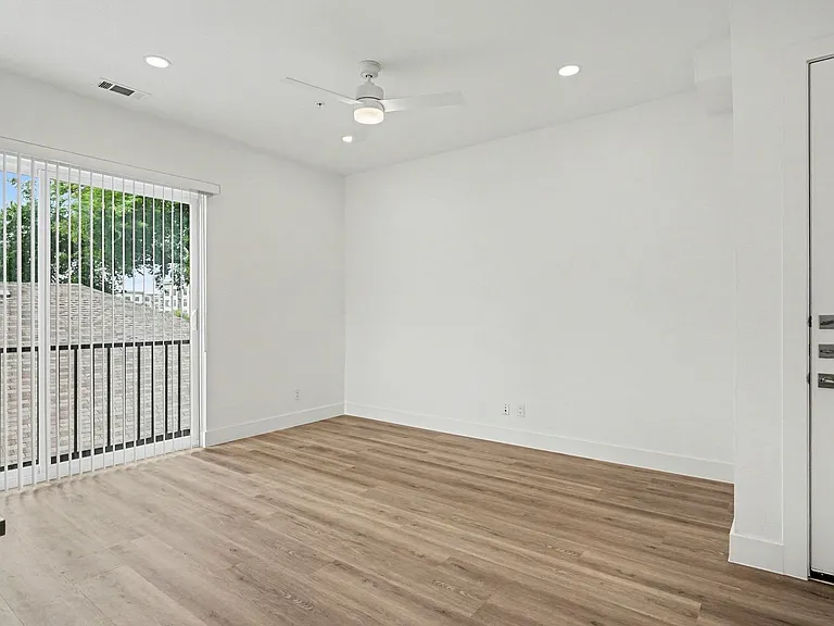 2217 N Fitzhugh Ave #303 — Photo 21