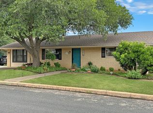 116 W Driftwood Dr, Fredericksburg, TX 78624