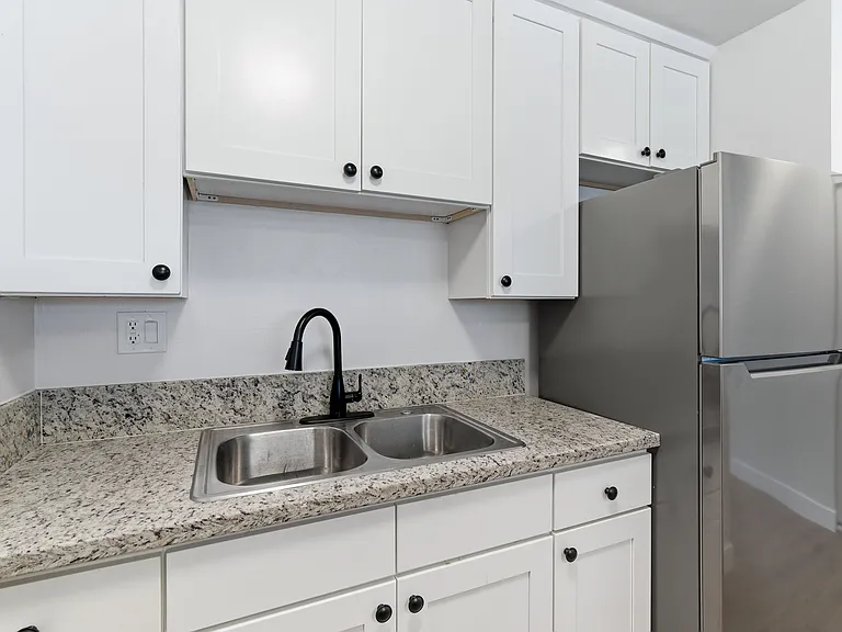 1922 S Hobart Blvd #9 — Photo 12