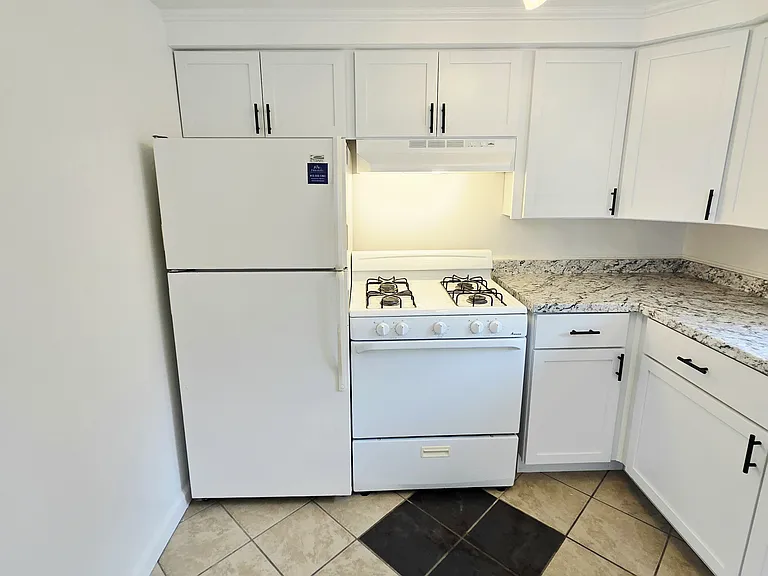 602 Academy St #2 — Photo 10
