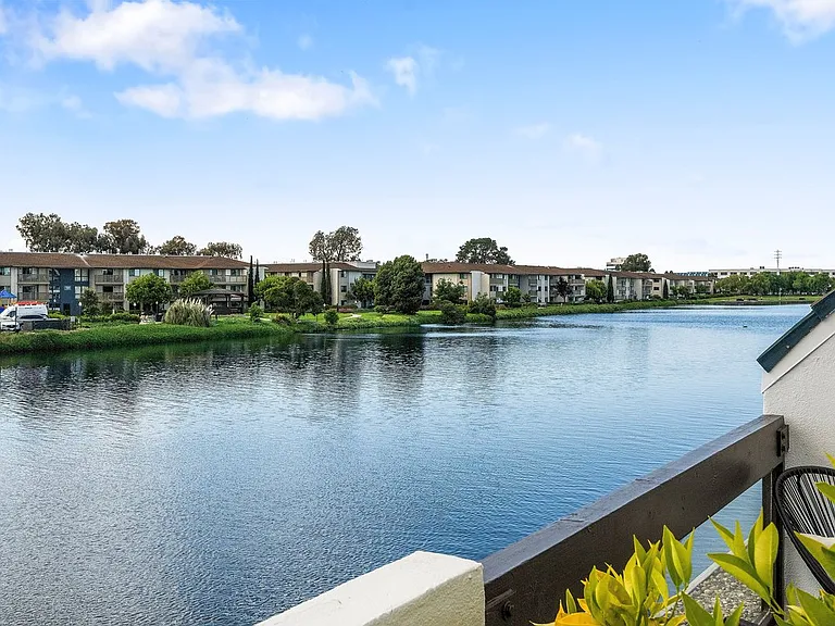 702 Portofino Ln — Photo 44