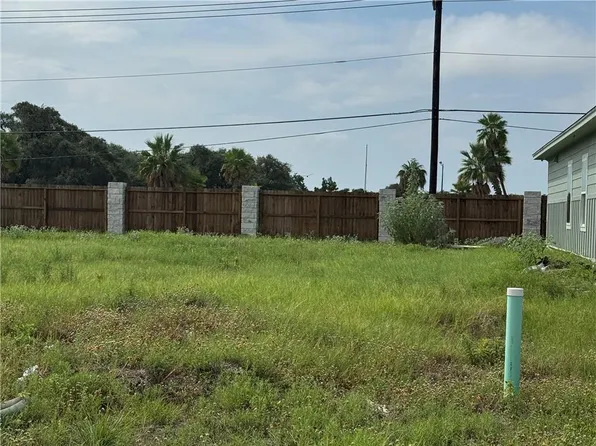 117 Traditions Dr, Rockport, TX 78382