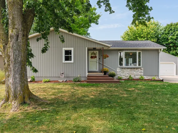 617 Race St, Cambridge, IA 50046