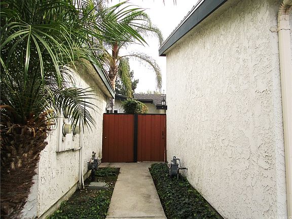 3rd image of 1048 Royal Oaks Dr Unit J
