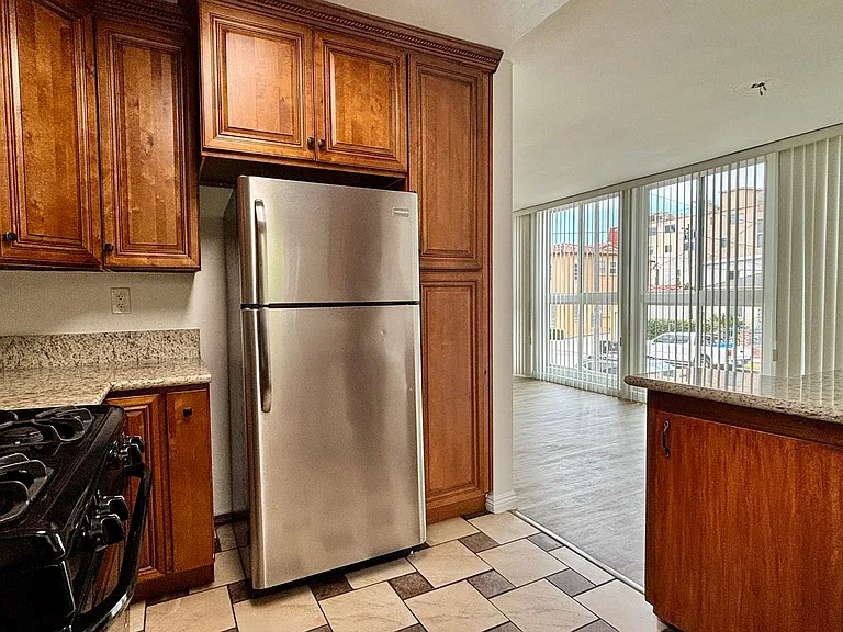928 S Sherbourne Dr — Photo 22
