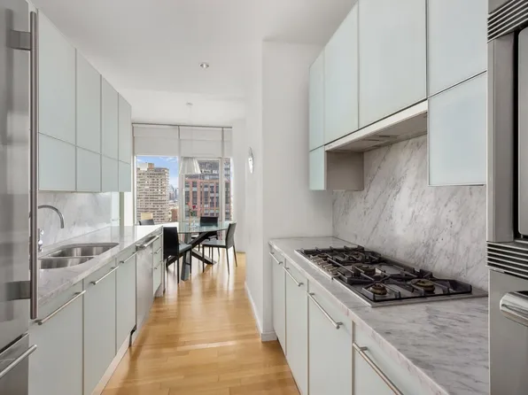 310 East 53rd Street image 4 of 14