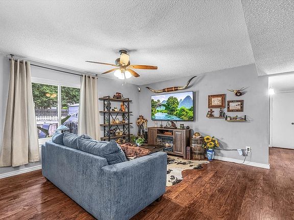 4th image of 105 Rhoades St