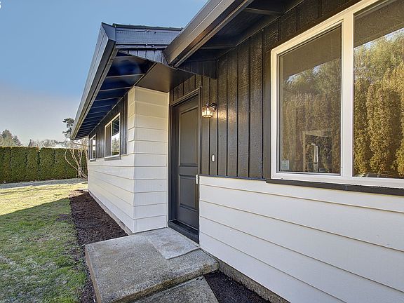 3rd image of 6015 NE Erin Way