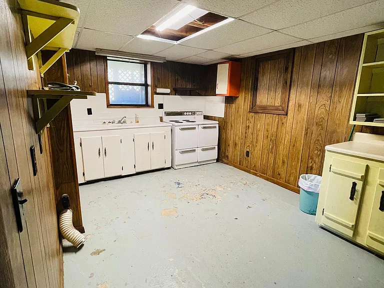 Basement / Half Kitchen