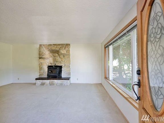 4th image of 1415 218th St SW
