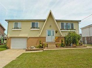 215 Arena Dr, Weirton, WV 26062