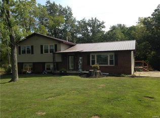 8262 Farthing Rd, Patoka, IL 62875