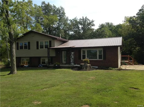 8262 Farthing Rd, Patoka, IL 62875