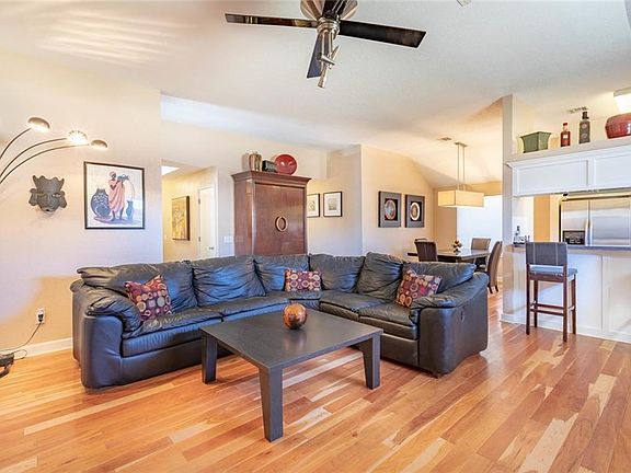 4th image of 2917 Redwood Dr