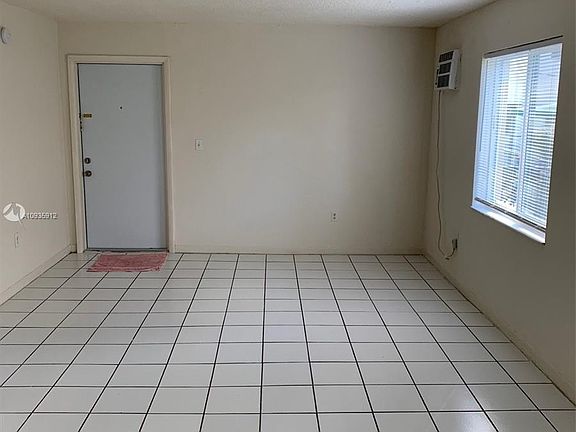 3rd image of 960 Biarritz Dr #5