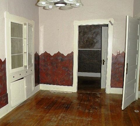 4th image of 811 E College St
