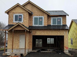 790 SE Locust St, Dundee, OR 97115