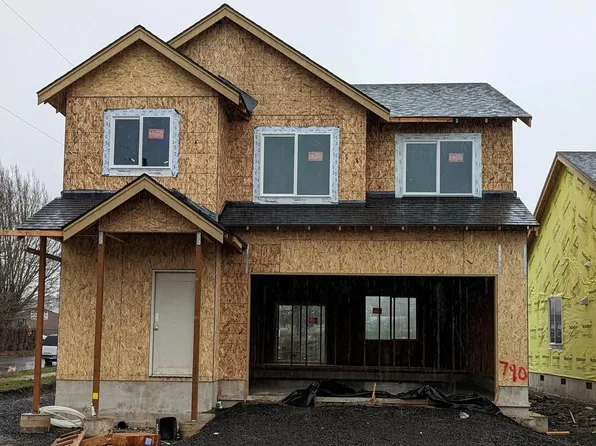 790 SE Locust St, Dundee, OR 97115