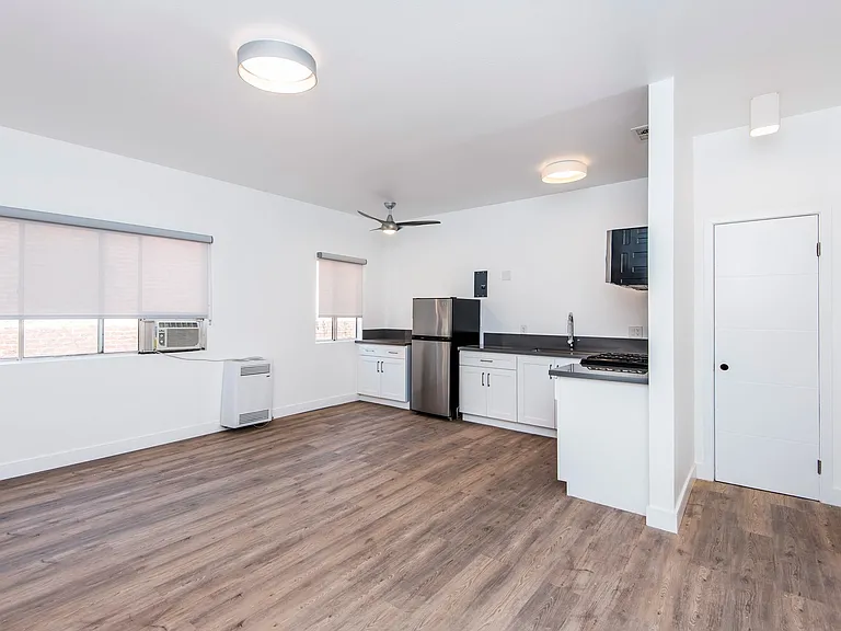 1439 N Curson Ave — Photo 22