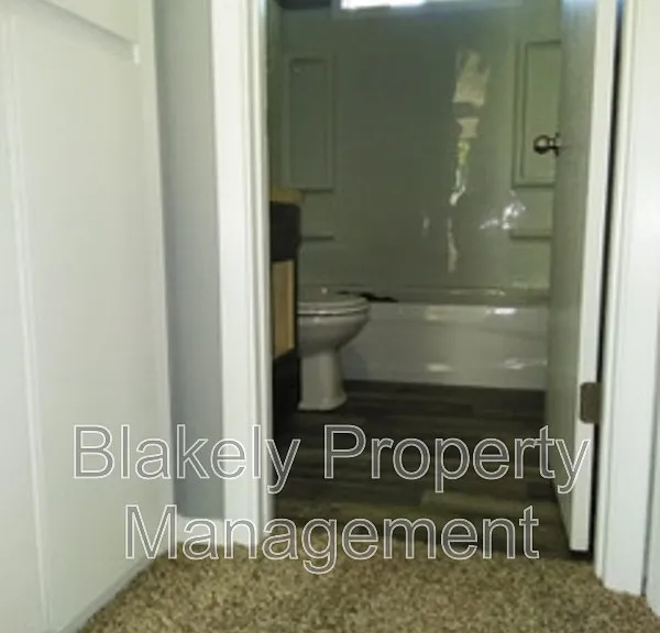 1370 S Vermont Ave #1 — Photo 5
