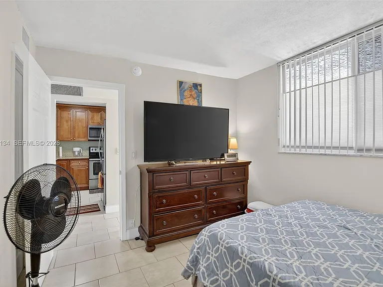 9330 Lagoon Pl #307 — Photo 25