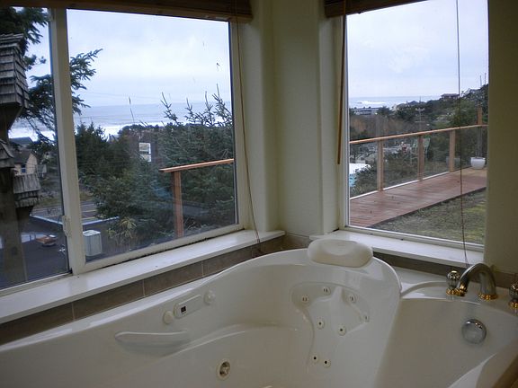 5th image of 3537 SE Dune Ave