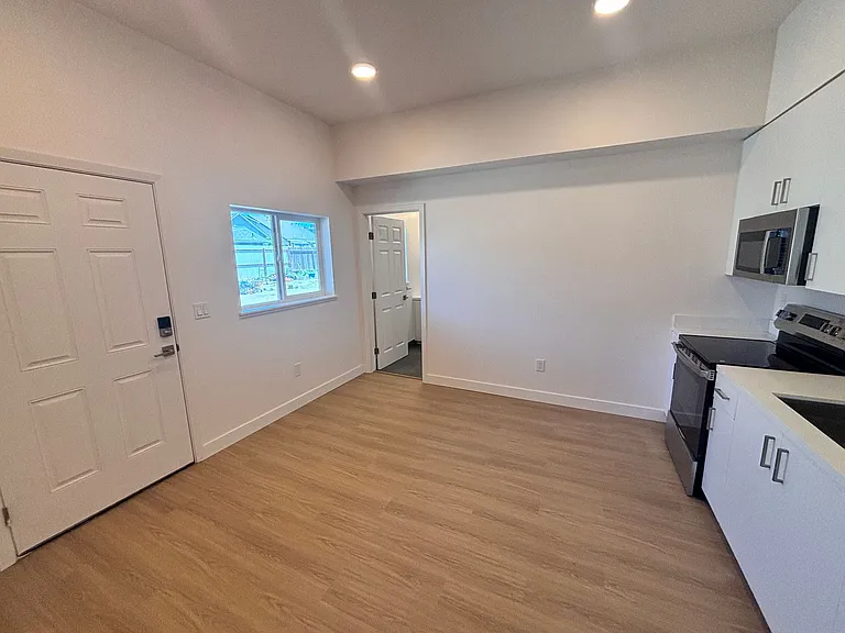 630 Harbour Way — Photo 6