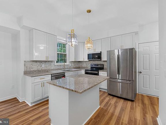 5th image of 14645 Balsam Ct