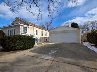 461 Wood St, Aurora, IL 60505