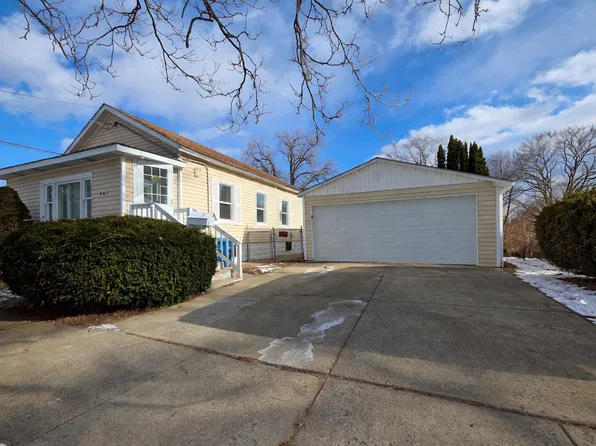 461 Wood St, Aurora, IL 60505