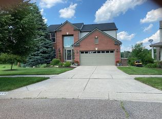 1612 Pebble Beach Dr, Pontiac, MI 48340