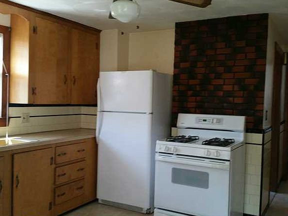 5th image of 169 Chandler Ave