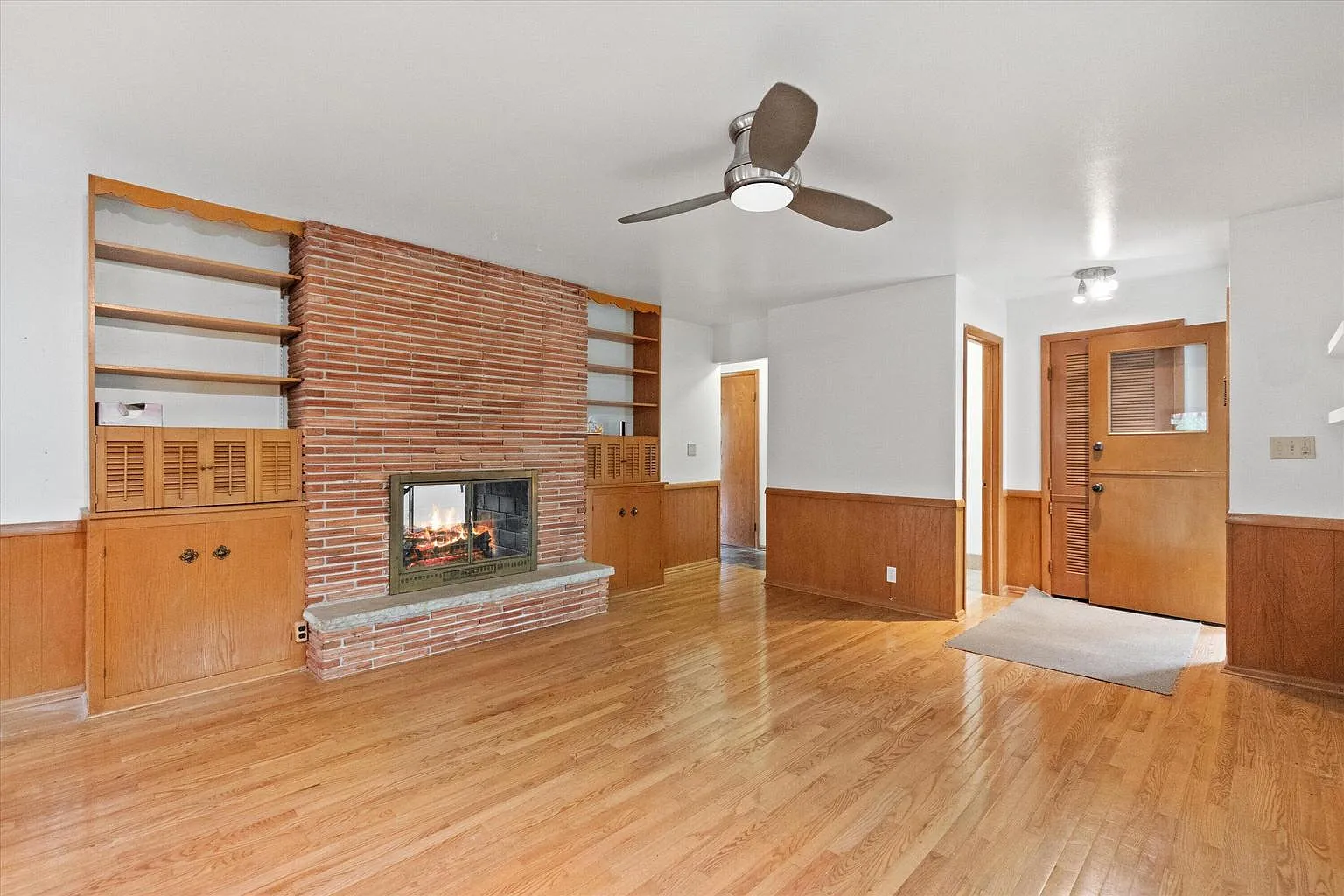4 bed, 2.5 bath, 1898 sqft, $4,000 — Photo 3