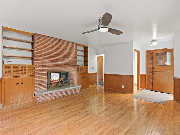 9041 N Rexleigh Dr — Photo 3