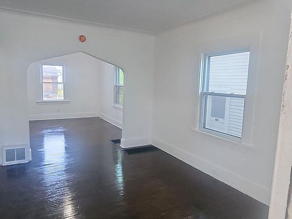 5th image of 56 E Pearl St