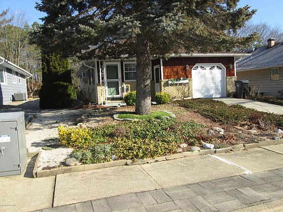 3rd image of 2249 Mount Hope Ln