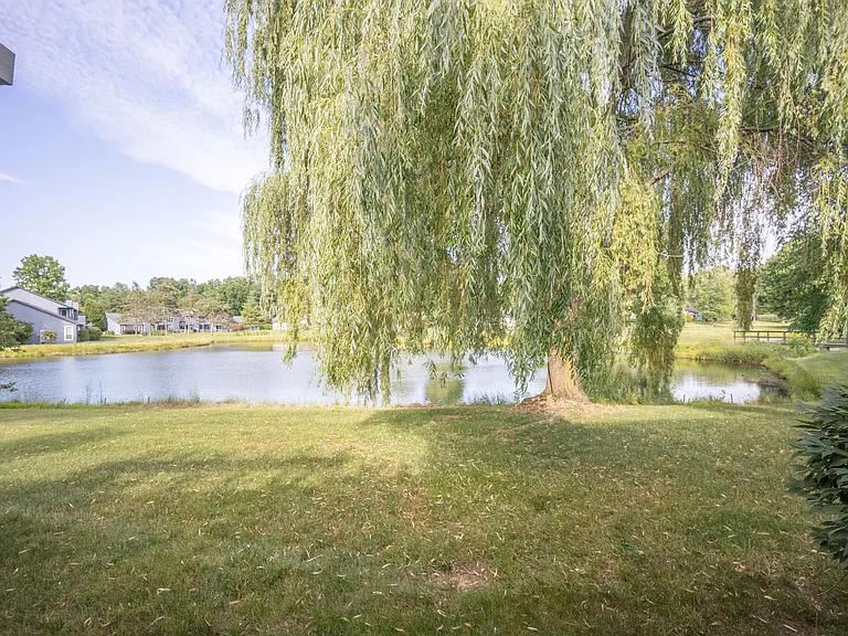 31 Pond Dr W — Photo 8