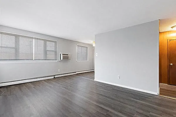 Mount West Apartments — Photo 4