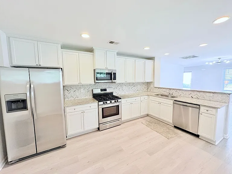 201 Royal Way — Photo 7