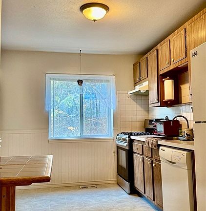 3rd image of 45 Bayberry Dr APT 2
