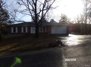 32 Country Ln, Festus, MO 63028
