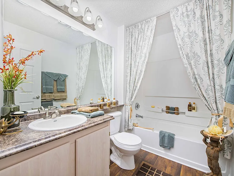 Hollis 7601 — Photo 25