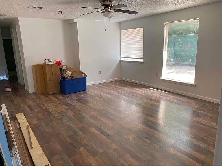 305 Downs Dr — Photo 20