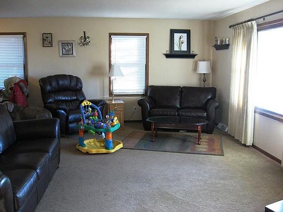 3rd image of 1810 Kemble Dr