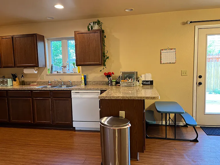 1118 Boswell Dr — Photo 10
