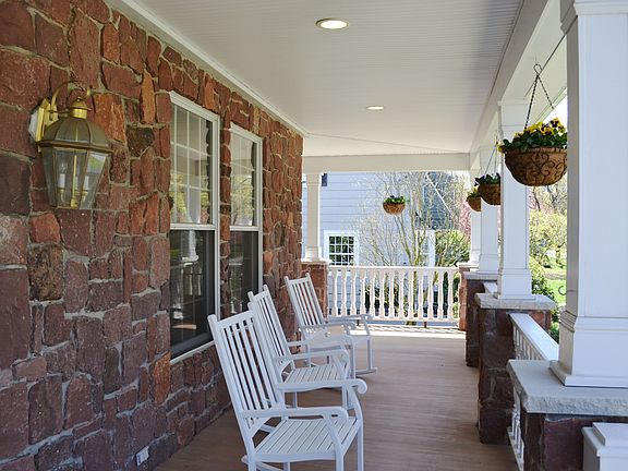 WRAP-AROUND FRONT PORCH