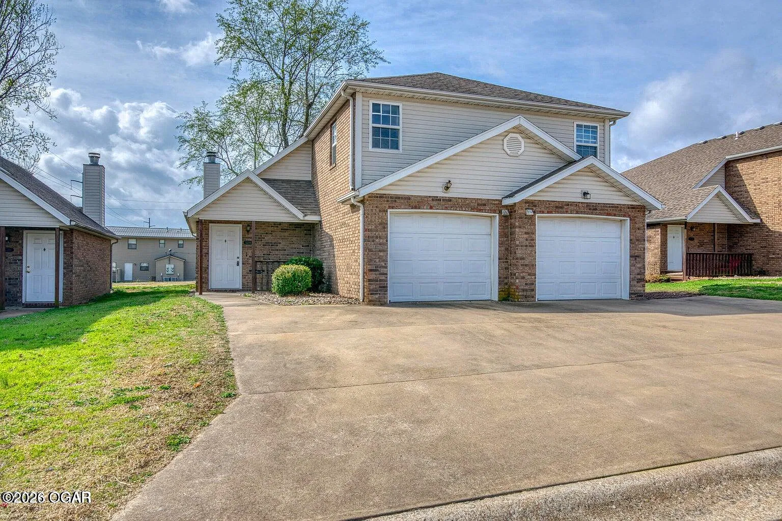 2 bed, 2.5 bath, 1000 sqft, $1,050 — Photo 2