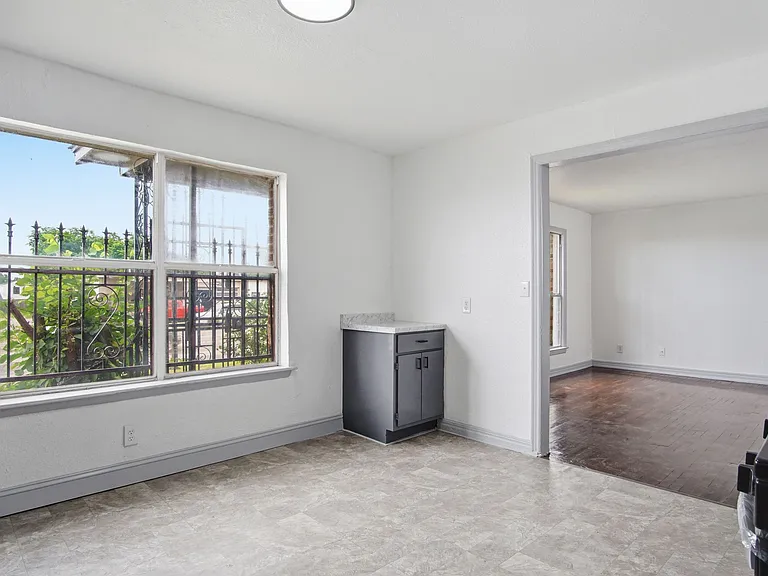 2228 SW Grand Blvd — Photo 25