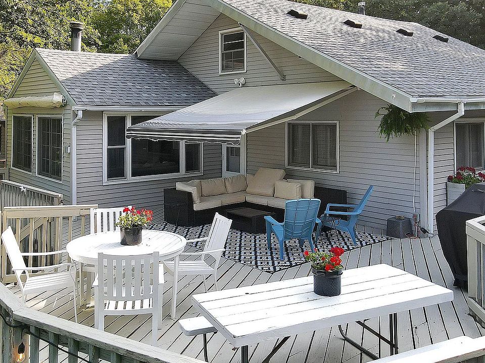 Expansive deck
